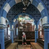 Réputée pour sa mixité religieuse, Djberba compte des églises et des synagogues (ici la Ghriba, a plus ancienne synagogue d'Afrique, archives).